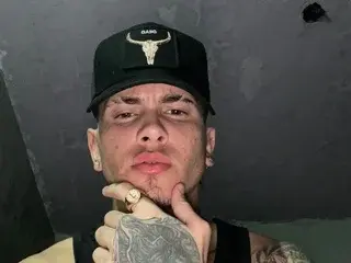 Free Live Porn with DylanThailer - Streamate
