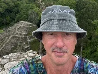 Live Sex Cam with GuyGrey - Streamate