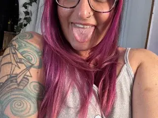 Free Live Porn with PoppyPrynne - Streamate