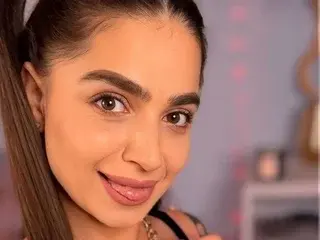 Nude Webcam with PureEllie - Streamate
