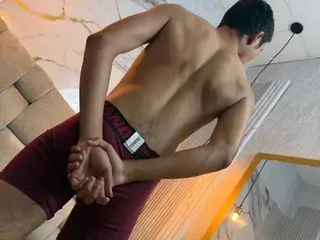 Free Live Porn with MOgekobig19 - Streamate