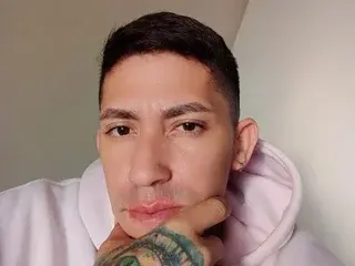 Nude Webcam with manuelsmith - Streamate