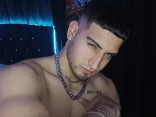Free Porn Cam with GiomarReyesX - Streamate