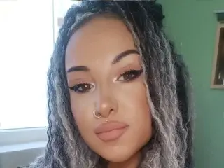 Adult Webcams with sierra_quinn - Streamate