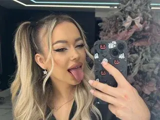 Live Sex Cam with KylieJoyce - Streamate