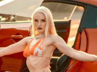 Best live sex cam show with SilverCouture - Streamate