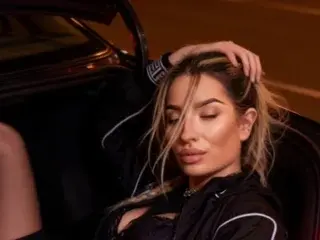 Adult Webcams with MeganBlazeee - Streamate