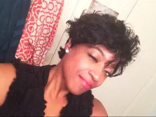 Adult Webcam with BustyIrie - Streamate