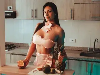 Nude Webcam with YelinaMontana - Streamate