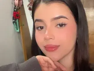 Nude Webcam with MelinaSantorini - Streamate