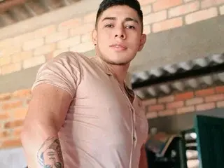 Free Live Porn with Frank33 - Streamate