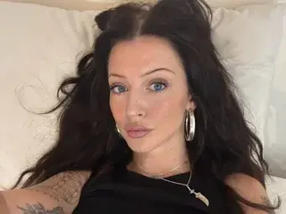 Watch Live Sex Cams with MissRobynLouise - Streamate