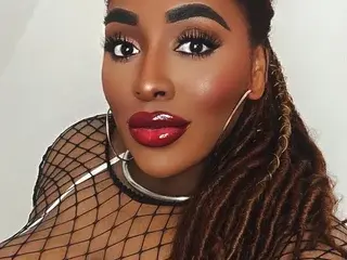 Live Sex Cam with AnnaliseMoretti - Streamate