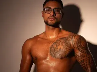 Adult Webcams with Liam_Garcia - Streamate