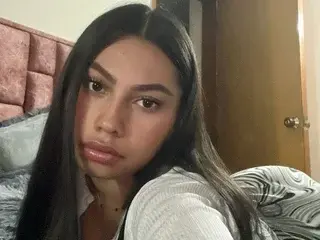 Best live sex cam show with SweetMaddyson - Streamate