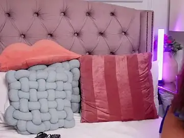 Nude Webcam with JenniferLovve - Stripchat