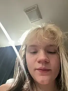 Adult Webcams with Cutiepiespanks - Stripchat