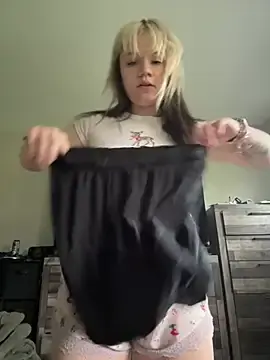 Live Sex Cam with Cutiepiespanks - Stripchat
