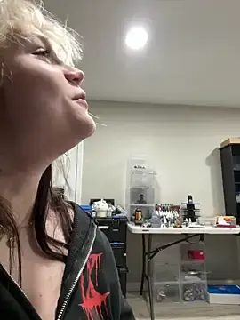 Free Porn Cam with Cutiepiespanks - Stripchat