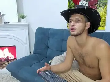 Nude Webcam with charly_mia - Stripchat