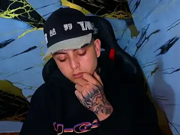 Nude Webcam with Kevin22_222 - Stripchat