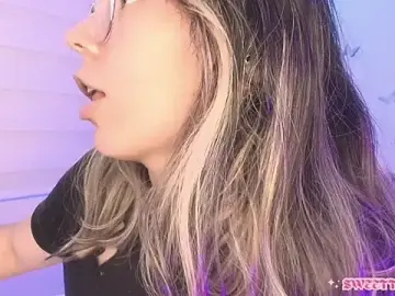 Best live sex cam show with sweettvera - Stripchat