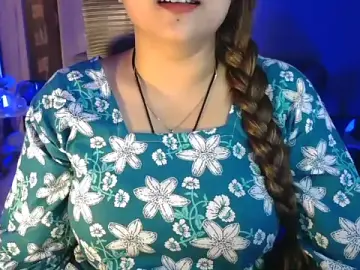 Nude Webcam with Mitikaa - Stripchat