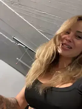 Sex Cam with Etwas_neugierig - Stripchat