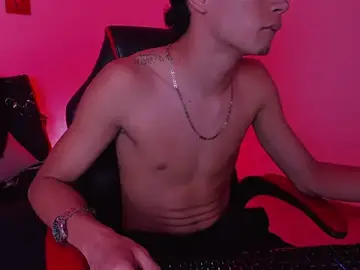 Live Sex Cam with ryanlatiin - Stripchat