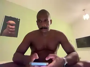 Free Live Porn with VHugoE - Stripchat