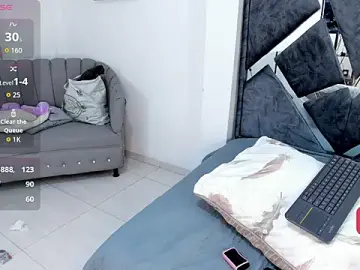 Live Porn with candy_fox2 - Stripchat