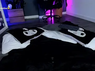 Nude Webcam with Raven_Witch_ - Stripchat