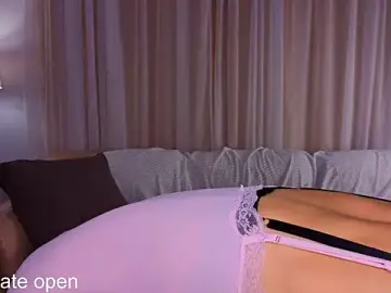 Watch Live Sex Cams with llunacoom - Stripchat