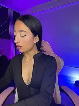 Sex Cam with Ady_18 - Stripchat