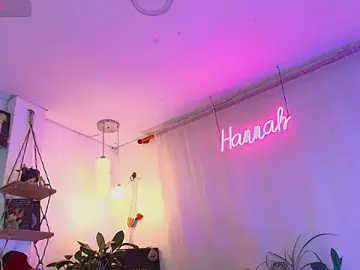 Adult Webcams with HANNAH_LOVEE - Stripchat