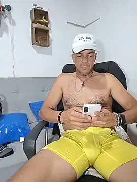 Live Porn with latinmartin73 - Stripchat
