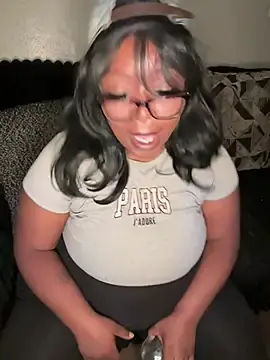 Adult Webcams with QUEENCURVELLA - Stripchat