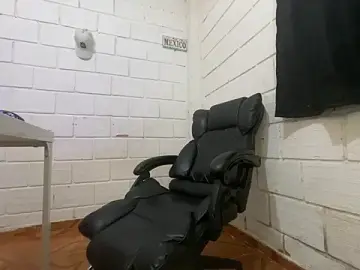 Live Sex Cam with Max_TheHorseDick - Stripchat