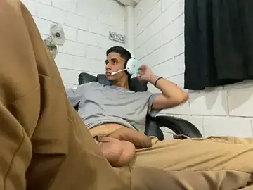 Watch Live Sex Cams with Max_TheHorseDick - Stripchat