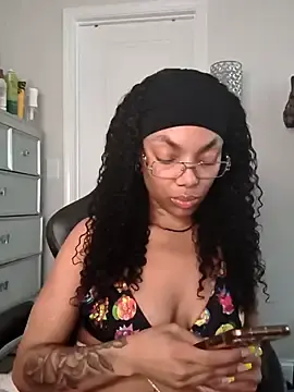 Adult Video Chat with butterflybootyy - Stripchat