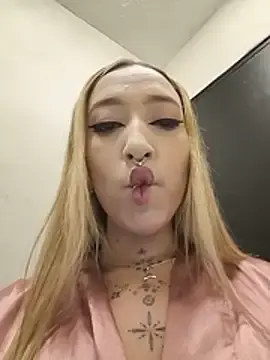 Free Porn Cam with MollyCruz - Stripchat