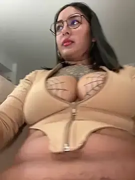 Sex Cam with Rae_Lil_White - Stripchat