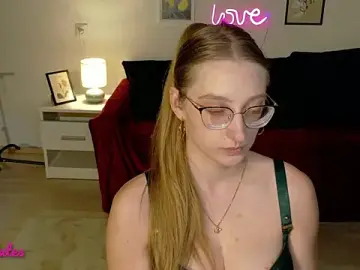 Live Sex Cam with AliceCutes - Stripchat