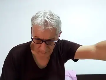 Best live sex cam show with BIGUNCUTHARDCOCK - Stripchat