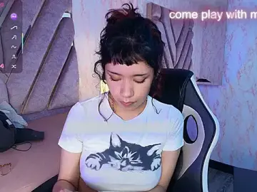 Nude Webcam with redd_pandaa - Stripchat