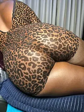 Best Webcam with Hugemassivebootie - Stripchat