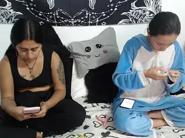 Live Sex Cam with emily_n_abby - Stripchat