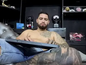 Free Live Porn with matteosantos - Stripchat
