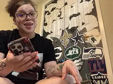 Sex Chat with QueenNuttCollector - Stripchat