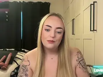 Free Porn Cam with CurvyWetWife - Stripchat